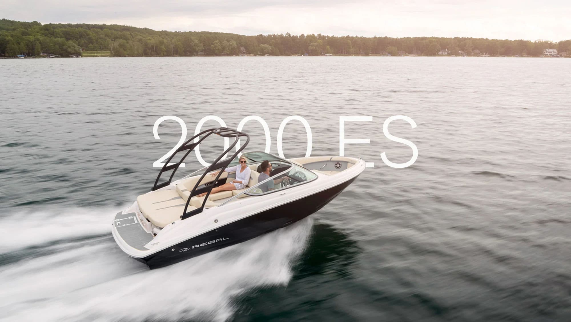 2000 ES na stronie głównej Regal Boats Polska